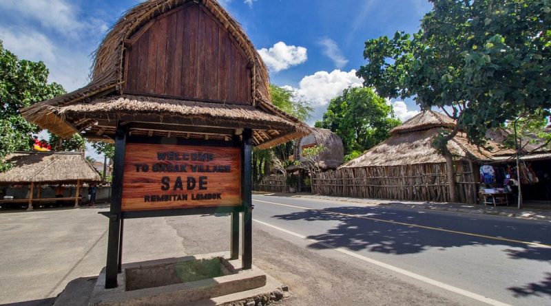 Desa Adat Sade Lombok Tengah