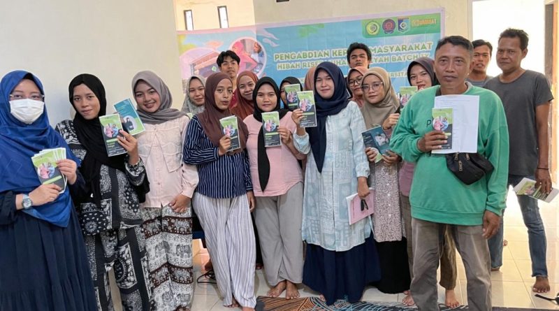 Foto bersama warga telagawaru