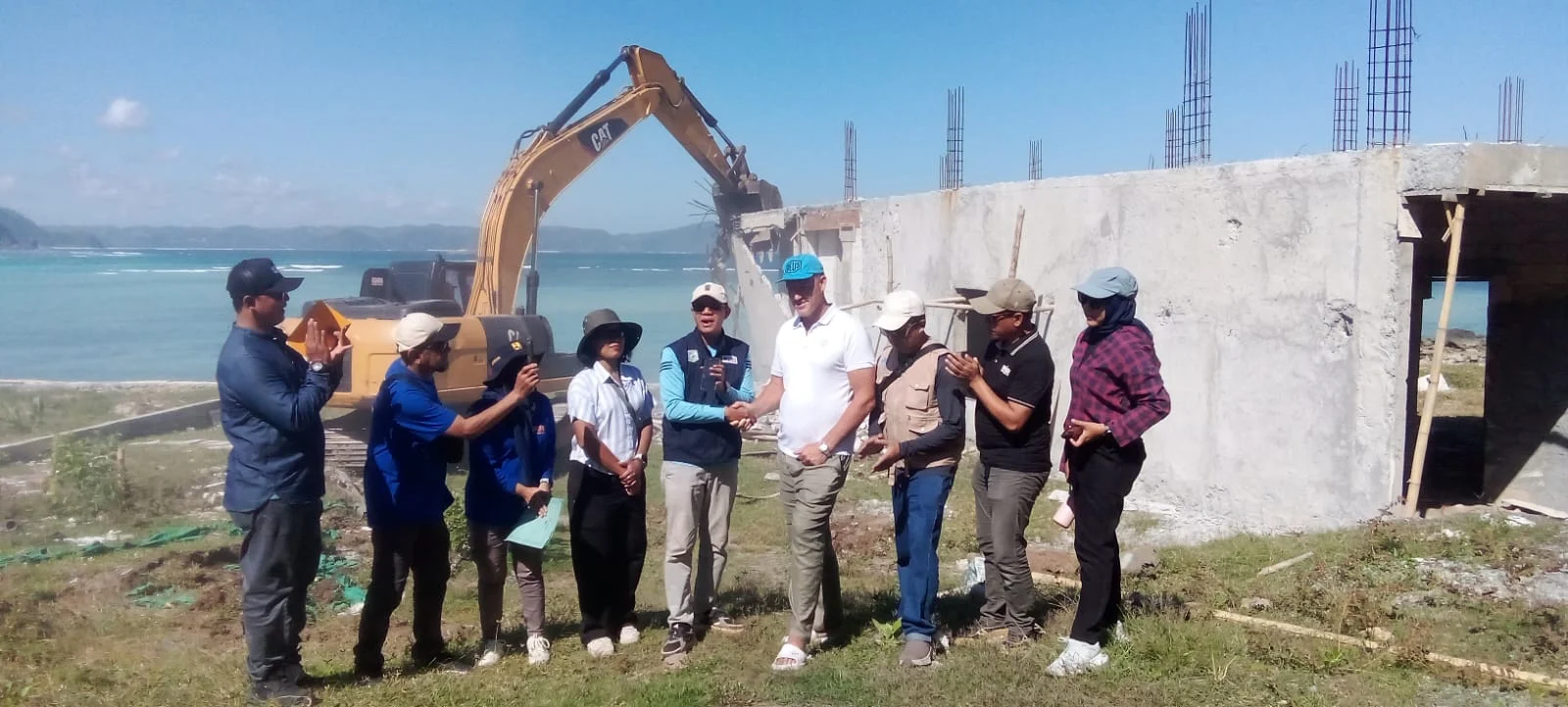Resor Ilegal di Sekotong Dirobohkan, Bupati Lombok Barat Tegas ke Investor